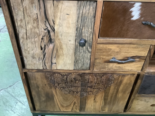 チェストのサイドボード/キャビネット