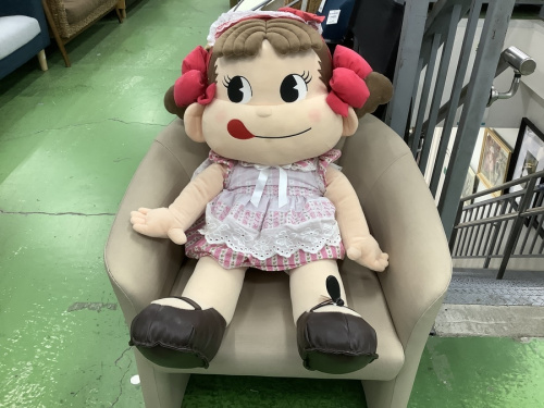 ヌイグルミのペコちゃんジャンボぬいぐるみ