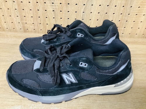 スニーカーのNEW BALANCE
