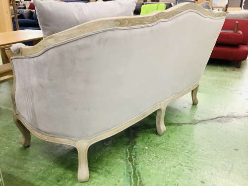 Sarah Grace(サラグレース)の2.5人掛けソファーを買取入荷致しました