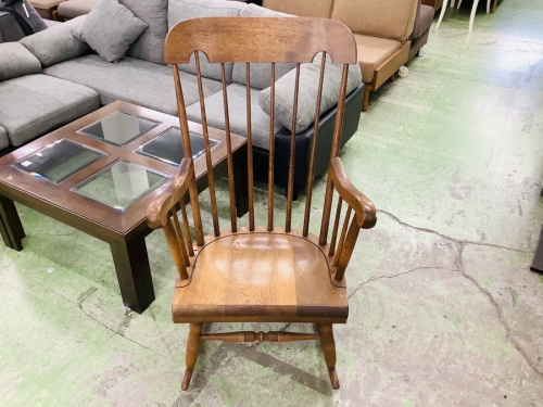 イスのロッキングチェアー