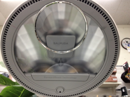 太陽光LEDデスクライトのBALMUDA