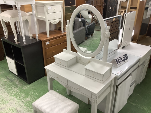 収納家具のドレッサー