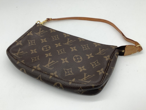 ポーチのLOUIS VUITTON