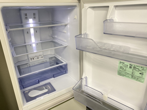 冷蔵庫の3ドア冷蔵庫