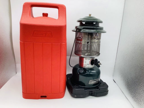 アウトドアのランタン