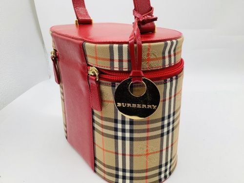 BURBERRY (バーバリー) のバニティバッグ をご紹介します