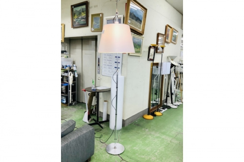 照明のフロアスタンド