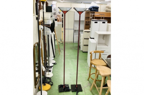 フロアスタンドのFLOS
