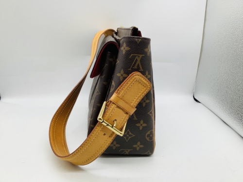ショルダーバッグのLOUIS VUITTON