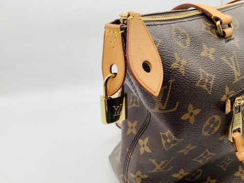 ショルダーバッグのLOUIS VUITTON
