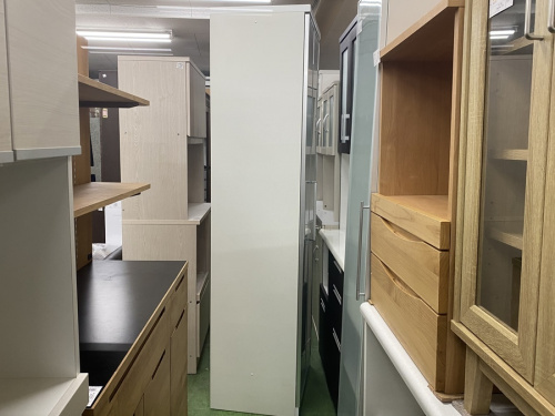 キッチン収納のスリム食器棚