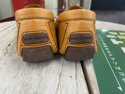 ドライビングシューズのLOUIS VUITTON