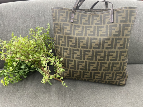 バッグ・財布のズッカ