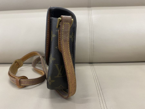 バッグのショルダーバッグ