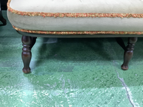 ウィンザーの2人掛けソファー