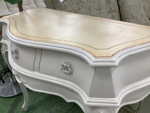 コンソールテーブルのオフホワイト