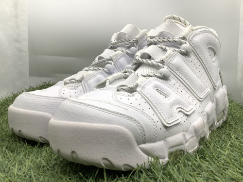 NIKEのMORE UPTEMPO