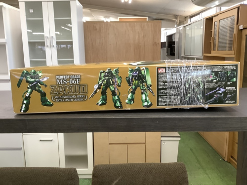 プラモデルの機動戦士ガンダム ザクii 30周年記念モデル