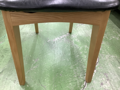 ダイニングチェアーのUNICO