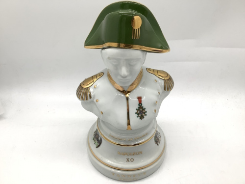 蒸留酒類の陶器ボトル