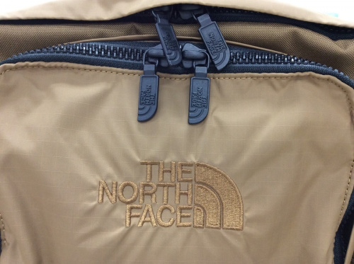 NN7102NのTHE NORTH FACE