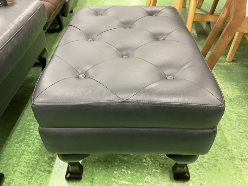 1人掛けソファ―のウィングバックチェア