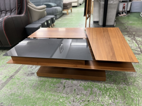 テーブルのBOCONCEPT