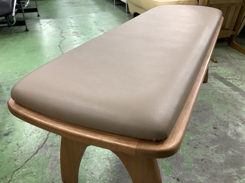 ベンチの大塚家具製造販売株式会社