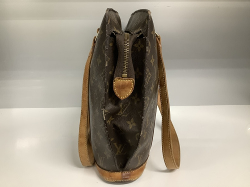 ショルダーバッグのLOUIS VUITTON