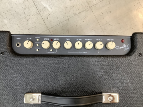 アンプのFENDER
