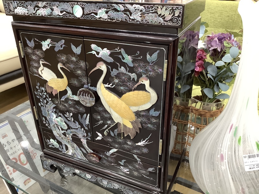 螺鈿細工　3段小型チェスト 花梨 螺鈿家具 唐木 螺鈿細工 小引出し 3段 李朝 小型チェスト