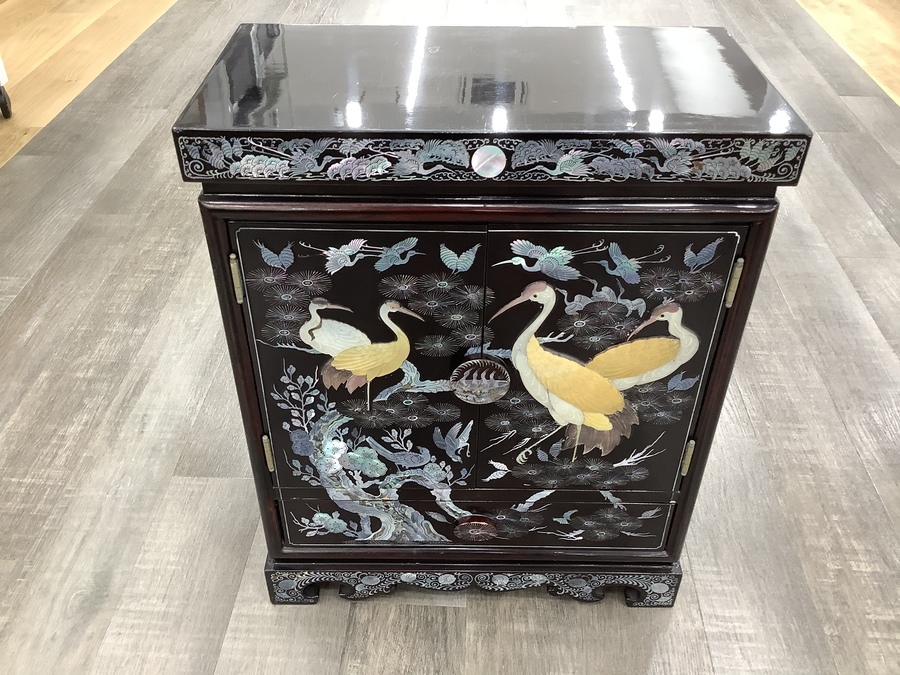 立体感！！螺鈿細工のアクセサリーチェストが入荷いたしました