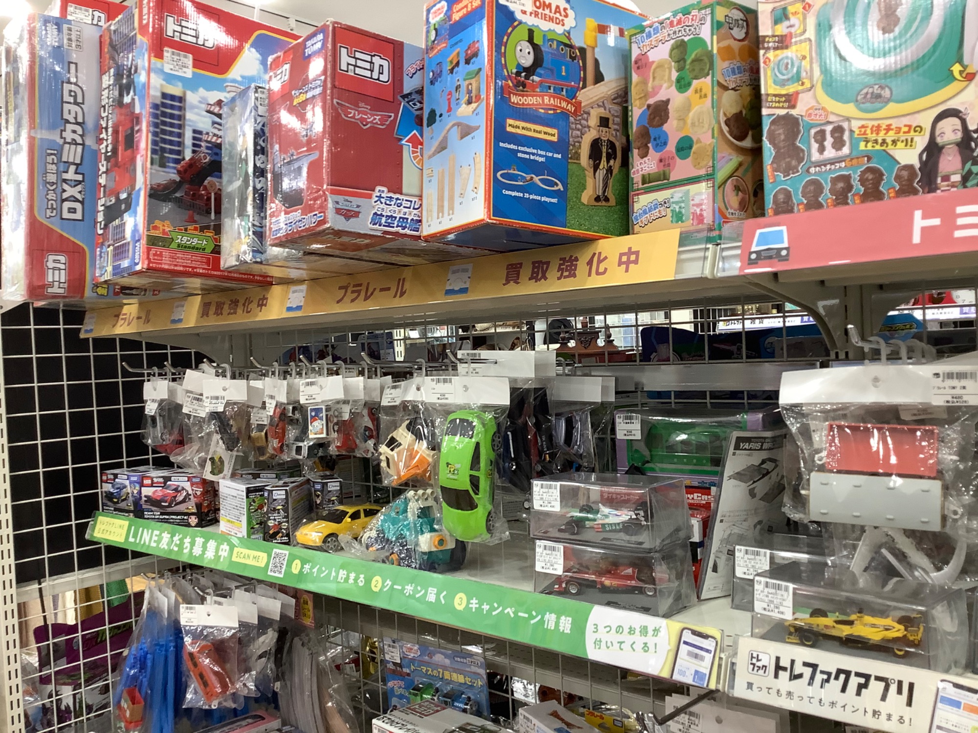 値下げ！おもちゃ詰め合わせ　4万円相当ぐらい？トミカ　リカちゃん　アンパンマン　知育絵本　ディズニーホームシアタープロジェクター　他細々　かなりお買い得　 当店 おすすめのリカちゃん、トミカ、アンパンマンのおもちゃんの紹介