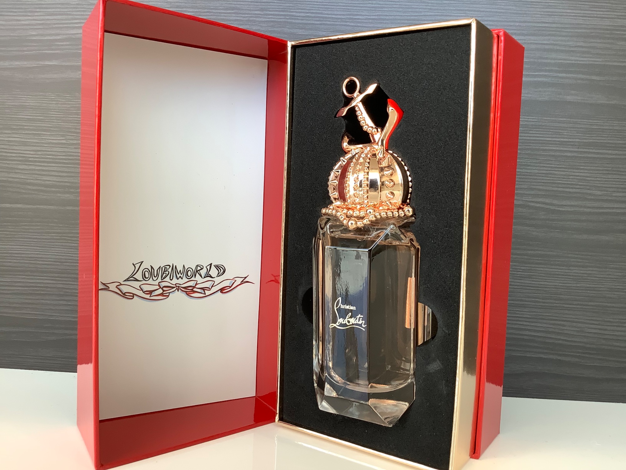 とっても美しい！クリスチャン・ルブタンのオードパルファムです