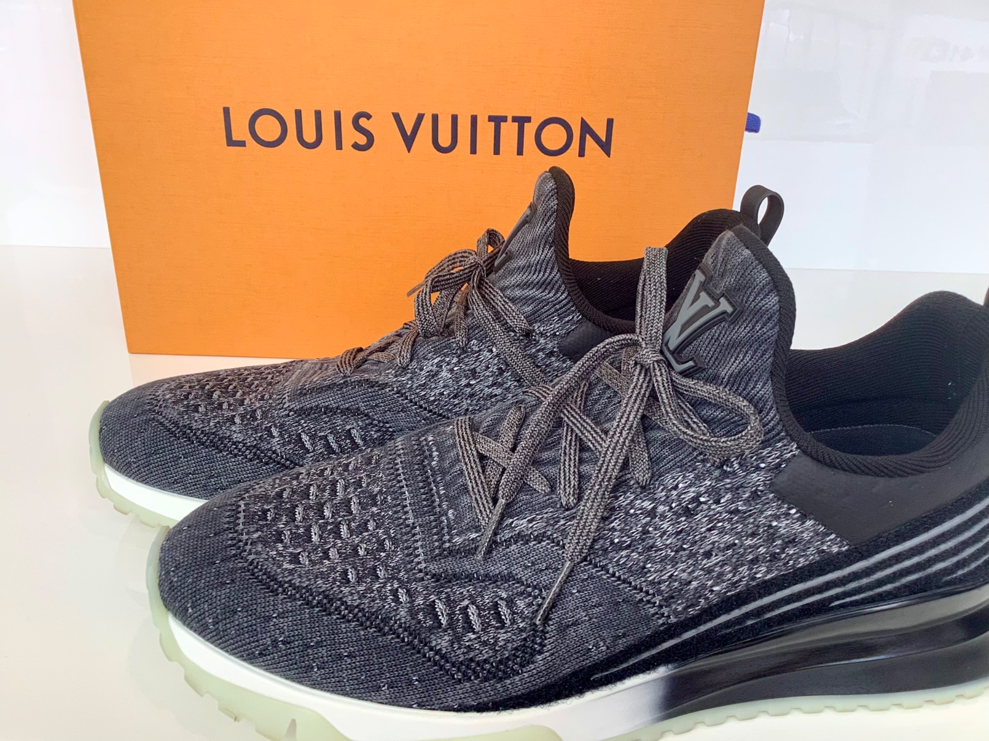 LOUIS VUITTON】ローカットスニーカー入荷しました