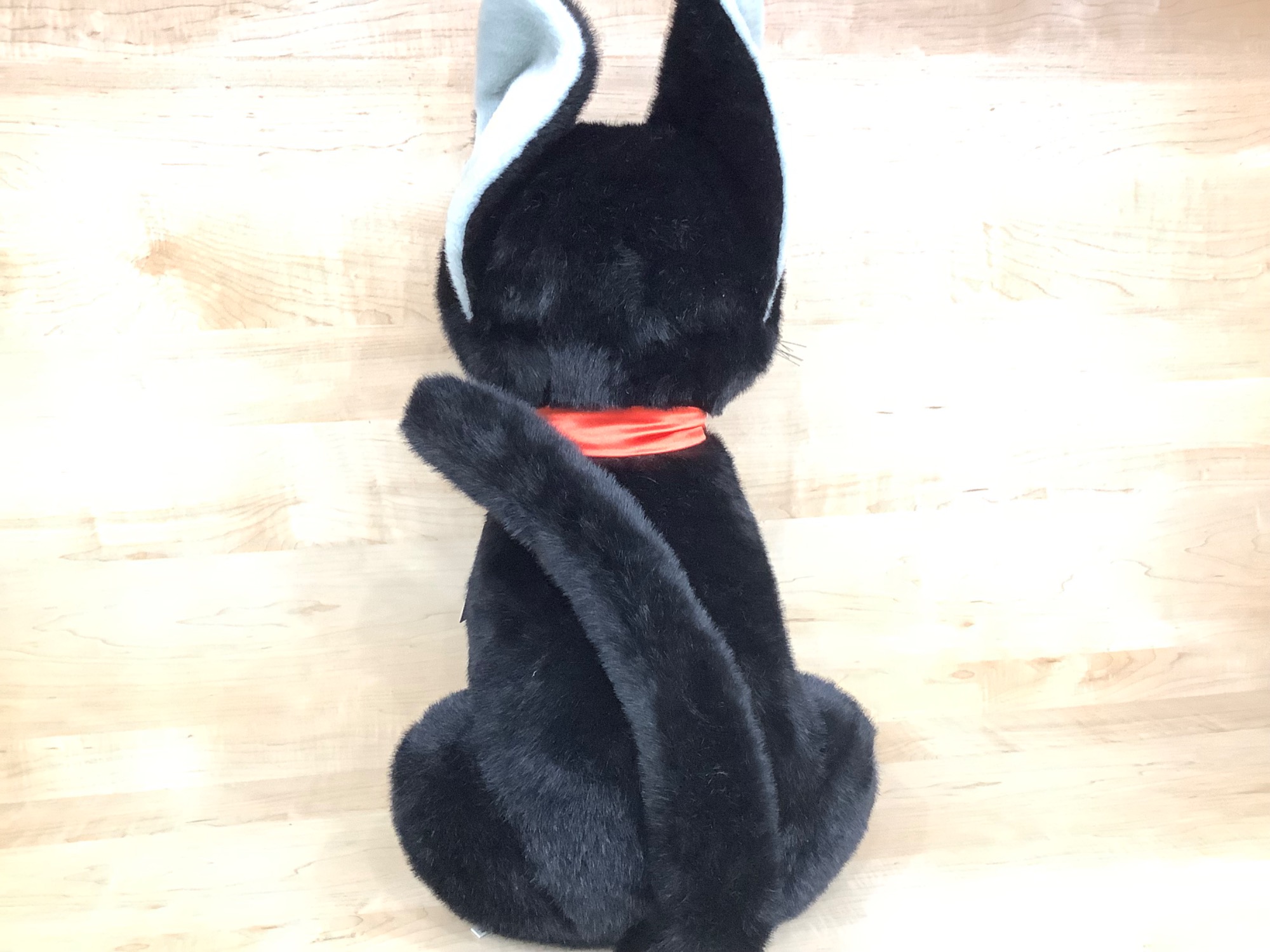 魔女の宅急便のジジ、となりのトトロのネコバスの特大ぬいぐるみが入荷