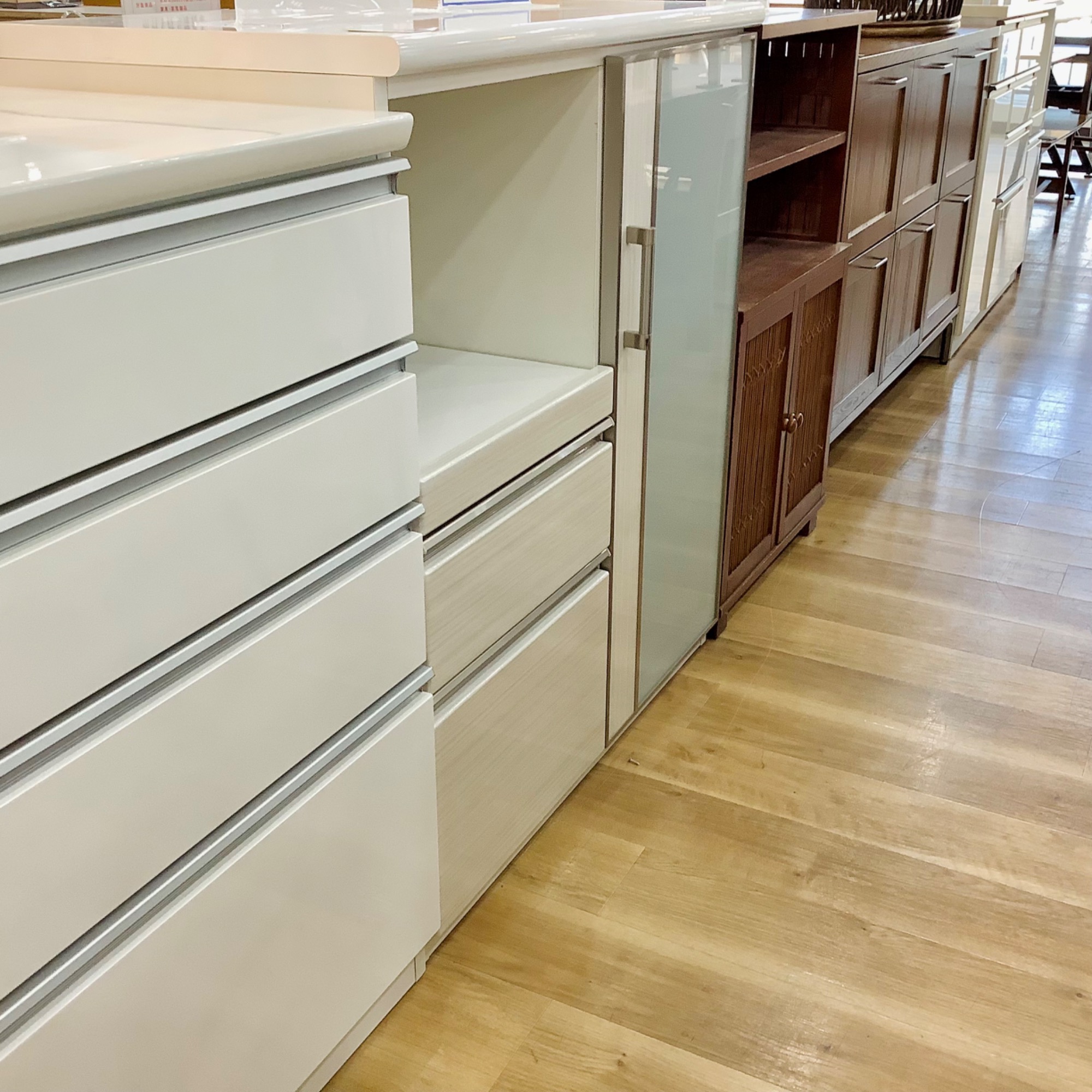 【トレファク高槻店】取りに来れる方限定！中村敬木工のキッチンカウンターのご紹介です！ トレファク高槻店】取りに来れる方限定！鏡面ﾎﾜｲﾄの綺麗なキッチン