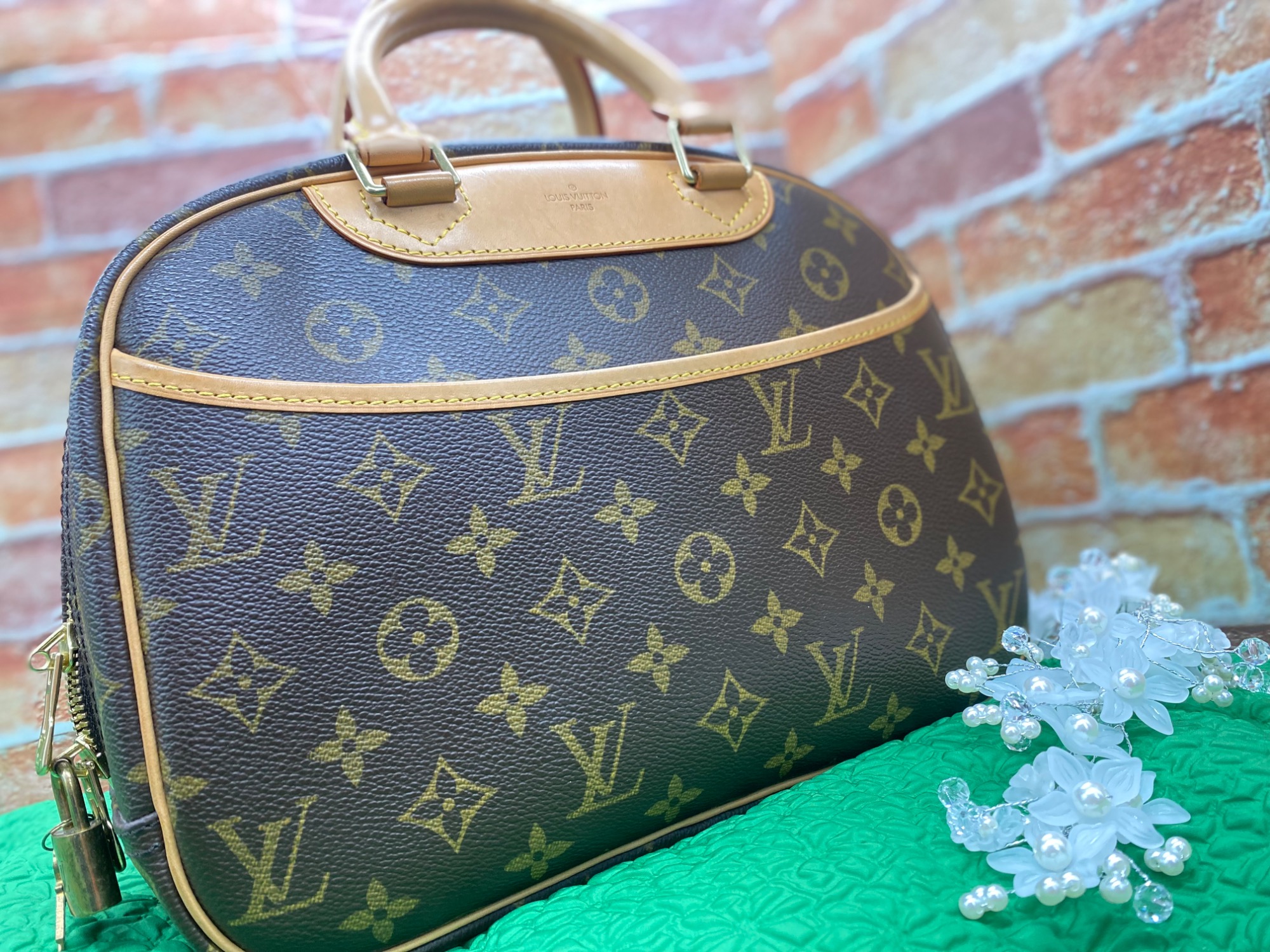 人気を誇るバッグ】LOUIS VUITTONトゥルーヴィル入荷しました