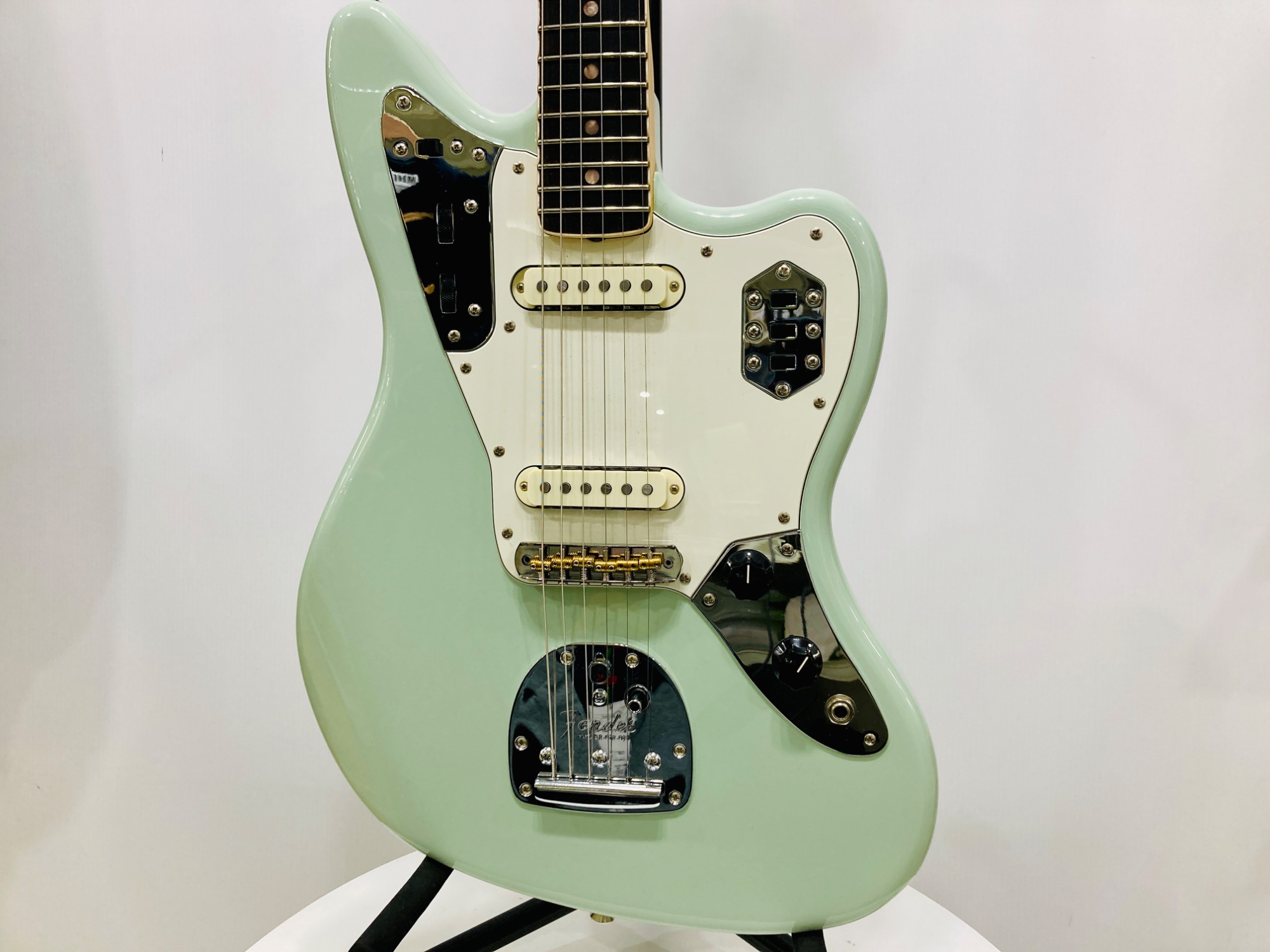 ☆新入荷☆】FENDER Jaguar Moeka Shiotsukaのエレキギター