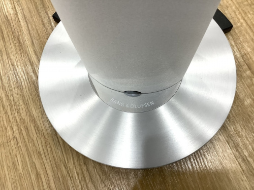 トールスピーカーのバング&オルフセン