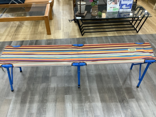 アウトドアのベンチ