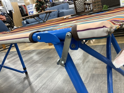 ベンチのロゴス