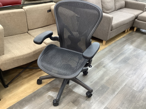 ハーマンミラーのアーロンチェア