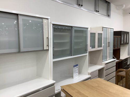 ダイニングセットのチェスト