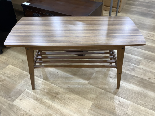 中古家具のリビングテーブル
