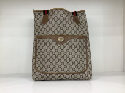 バッグのプラダ