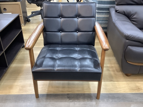 カリモクの高槻店