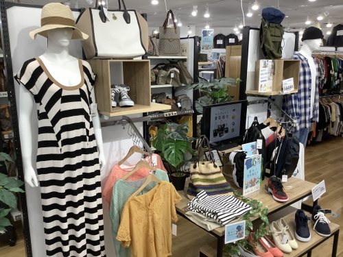 リサイクルショップの家具