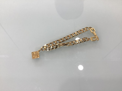 ジバンシー